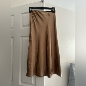 Gold midi skirt— XS SLIT ON SIDE